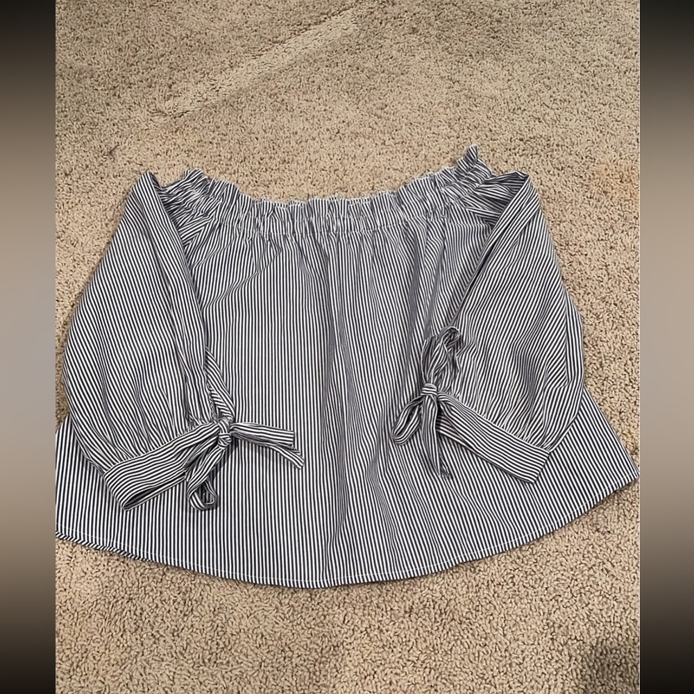 Off the shoulder American eagle top